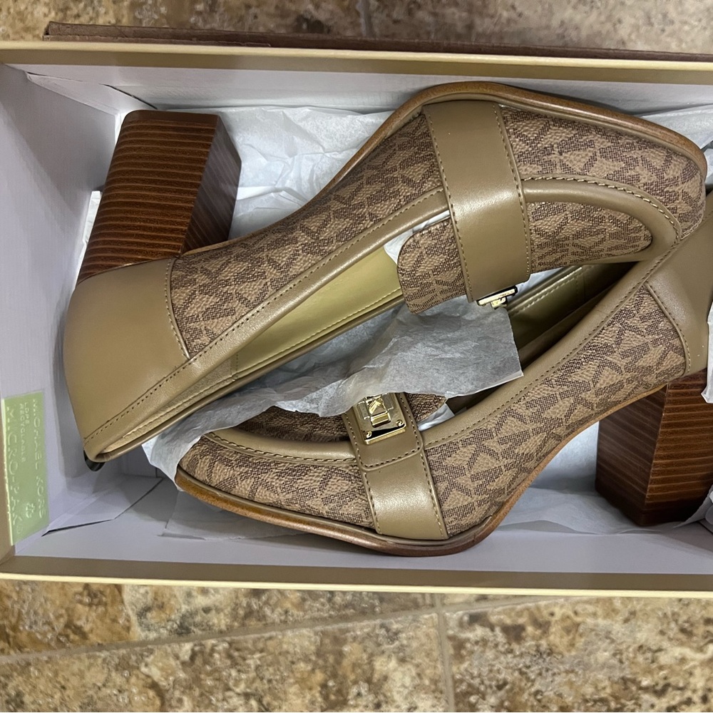 Michael Kors Size 8